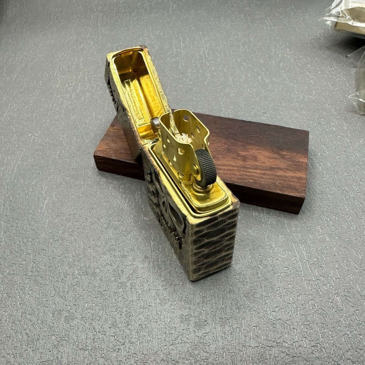 Zorro 912S Armored Brass Keros - Vintage Collectible Lighters 评论和价格